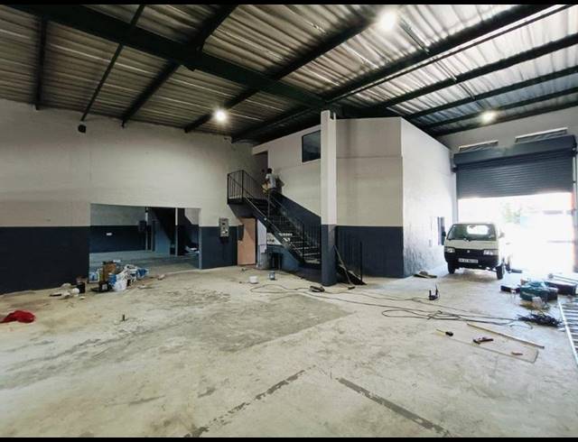 INDUSTRIAL PROPERTY TO RENT IN STRYDOM PARK